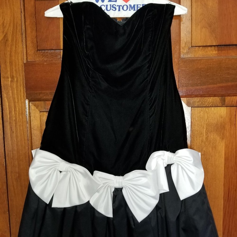 Pretty Black & White Strapless Party Dress